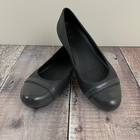 Crocs Patent Cap Toe Ballet Flat Slip Ons Dark Gray Women's Size 6 - Picture 1 of 8